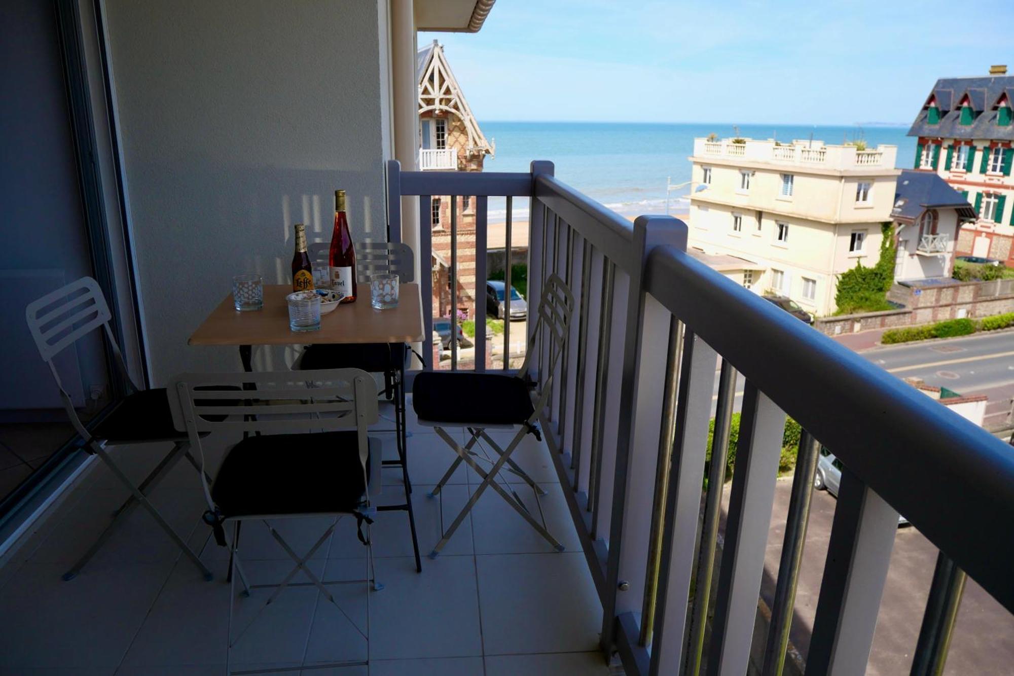 Appartement Vue Mer - 30 M De La Plage - 5 Minutes A Pied Du Centre Ville Et Du Casino Villers-sur-Mer Exterior foto