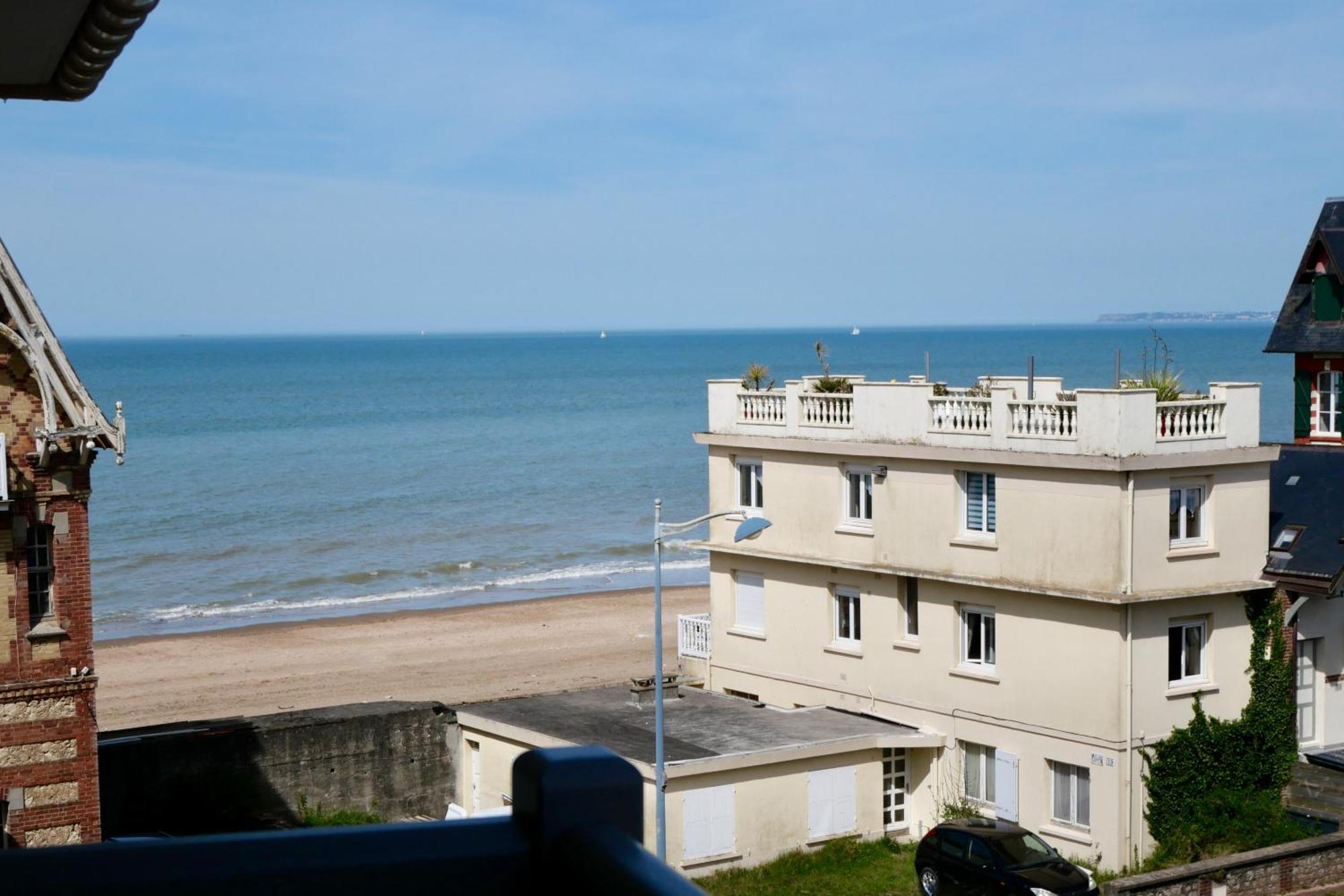 Appartement Vue Mer - 30 M De La Plage - 5 Minutes A Pied Du Centre Ville Et Du Casino Villers-sur-Mer Exterior foto